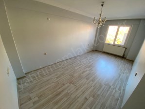 ÜNALAN MAHALLESİ ÜÇGEN PARK YAKINI 3+1 KİRALIK DAİRE