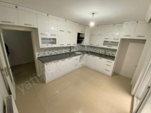 LALELİ CAMİ YAKININDA 3+1 155 M² ARA KAT SATILIK DAİRE