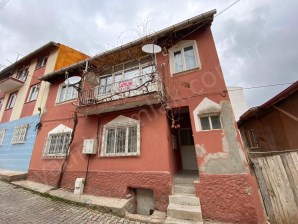 GEDİZ YOLU TOP SAHASI YAKINI 2 KATLI SATILIK MÜSTAKİL EV 