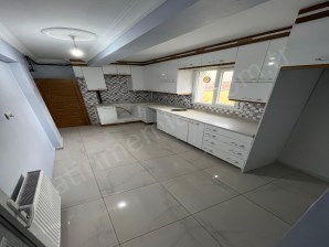 ERGENEKON OKULU YAKININDA 2+1 ARA KAT SATILIK DAİRE