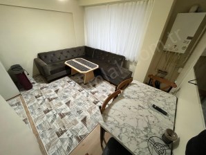 İSMET PAŞA CADDESİNDE 2+0 ARA KAT EŞYALI KİRALIK APART DAİRE