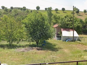 SELVİOĞLU KÖYÜNDE 3.892 M² İÇERİSİNDE EVİ BULUNAN SATILIK TARLA