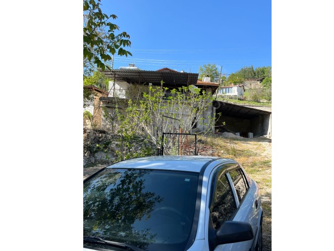 YEŞİLDERE KÖYÜNDE 637 M² ARSA İÇERİSİNDE SATILIK MÜSTAKİL EV