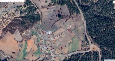 KARABEYLİ KÖYÜNDE 366M2 KÖY İÇERİSİNDE SATILIK TARLA 