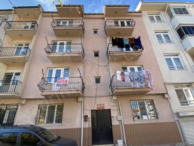 ÜNALAN MAHALLESİNDE 3+1 130 M2 ARA KAT SATILIK DAİRE