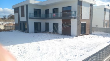 BÖLMEDE 700 M2 ARSA İÇERİSİNDE SATILIK KÖŞE VİLLA