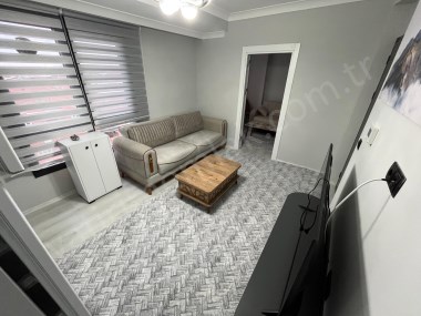 ÜNALAN MAHALLESİNDE SIFIR EŞYALI 2+0 BALKONLU KİRALIK APART