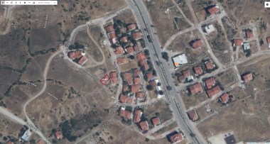 KARAAĞAÇ MAHALLESİ TOP SAHASI YAKINI 130M2 SATILIK ARSA