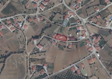 EŞME YELEĞEN KÖYÜNDE 970 M² KÖŞE PARSEL SATILIK ARSA