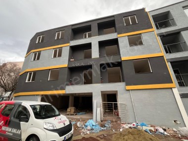 HASAN HİLMİ OKULU YAKININDA 1+1 SATILIK APART