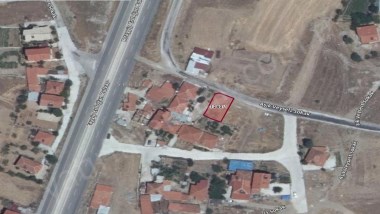 EŞME İSTASYONDA 237 M²  SATILIK ARSA