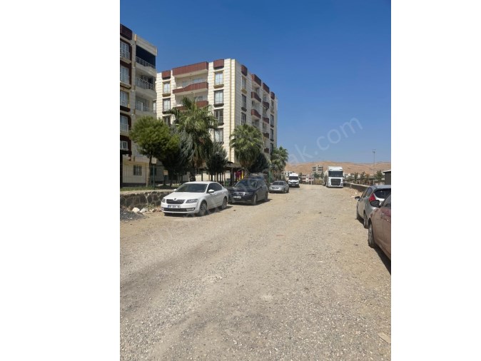 SİTE İÇERİSİNDE  ZEMİN KAT 170 M2  3+1 DAİRE ÜÇ CEPHESİ AÇIK