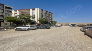 SİTE İÇERİSİNDE  ZEMİN KAT 170 M2  3+1 DAİRE ÜÇ CEPHESİ AÇIK