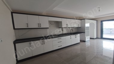 KÖŞKTE SIFIR LÜKS 3+1 DAİRE KAPALI OTOPARKLI, YERDEN ISITMALI, GİYİNME ODALI