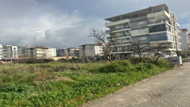 6 Eylülde Toplamda yaklaşık 1000 m² olan 3 arsa satılık