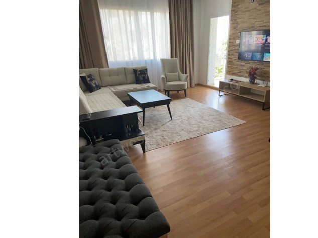 Merkezi Girnede satılık geniş 2+1 daire, tamamen eşyalı, 125.000 İngiliz Sterlini