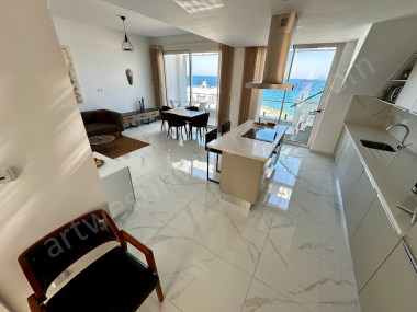 Esentepe bölgesinde, denize sıfır konumda, doğrudan deniz manzaralı 2+1 hazır penthouse.