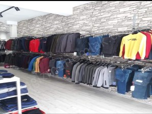 satılık bodrum kat dahil 140 metre kare iki katlı dükkan,