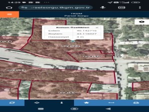 KAĞIZMAN ŞEHİR MERKEZİNDE .İKİ KATLI EV .1655 METRE KARE ARSA  SATILIKTIR