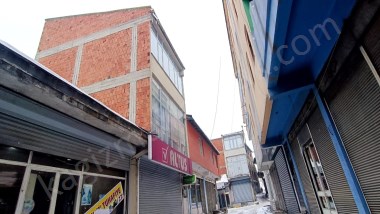 Satılık çok uygun fiyata 4 katlı Dükkan,