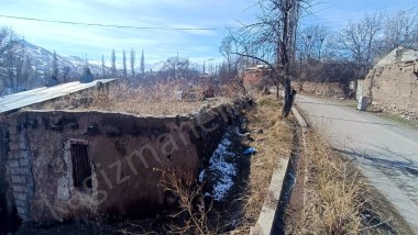 Kümbet Mahallesinde satılık bahçe ve ev