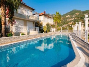 2+1 TEPE MAHALESİNDE SATILIK VİLLA FULL EŞYALI 