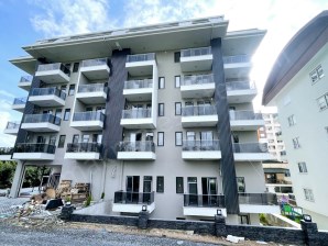 1+1 MAHMUTLAR DA SATILIK DAİRE MERKEZDE 