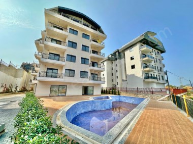 ALANYA DA SATILIK DAİRE OBA MAHALESİ 1+1 HAVUZLU YENİ BİNA 2025