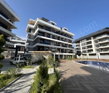 ALANYA DA SATILIK DAİRE OBA MAHALESİ 1+1FULL EŞYALI  HAVUZLU YENİ BİNA 2025