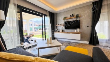 KUŞADASI GÜZELÇAMLI DA  DENİZE 900 METRE MESAFEDE LÜKS MÜSTAKİLHAVUZLU VİLLA