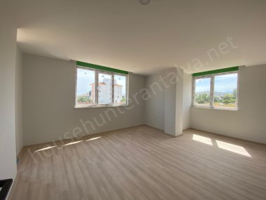 KEPEZ DEMİREL MAH.TRAMVAY DİBİ KATTA LÜKS 2+1 KATTA DAİRE