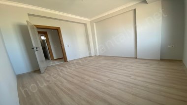 KEPEZ DEMİREL MAH.TRAMVAY DİBİ KATTA LÜKS 2+1 GİRİŞ DAİRE