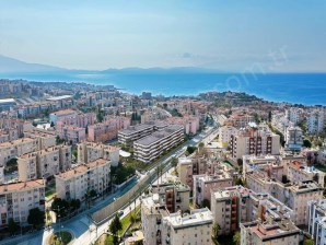 Satılık 2+1 Daire Kadinlar Denizi Dogalgazli Yerden Isitmali Havuzlu Site İçinde