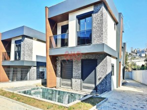 Kuşadası Karaovada Satılık 4+1 Villa Lüks Site İçinde Müstakil Bahçeli Havuzlu