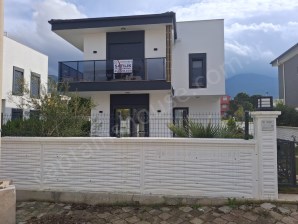 GÜZELÇAMLIDA LÜX MÜSTAKİL VİLLA