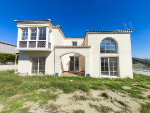 Kuşadası Caferlide, Satılık, 3+1, Sıra dışı tasarımlı, Müstakil villa...