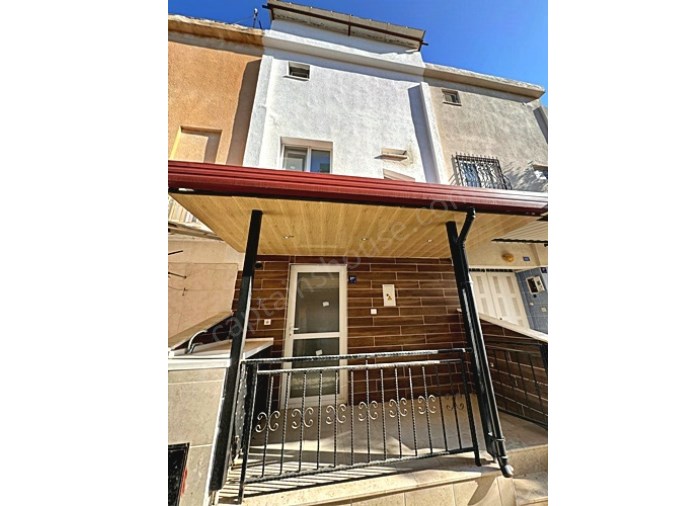 Kuşadası Karaovada Satılık 3+1 Bahçe Dublex Site İçinde 