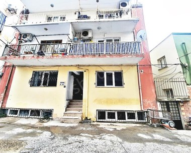 Kuşadası Merkezde Satılık 2+1 Yüksek Giriş Tapu Civarı Daire