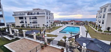 Kuşadası Paşo Şükrü Sitesinde Ful Deniz Manzaralı Lüx 3+1 Daire