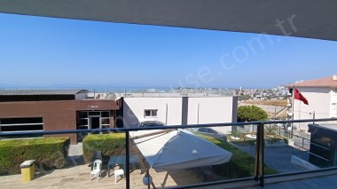 Kuşadası merkezde, satılık, manzaralı, bakımlı, 2+1 daire