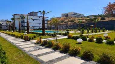 Kuşadasında satılık, sıfır, havuzlu site içinde, 2+1 lüks daireler…