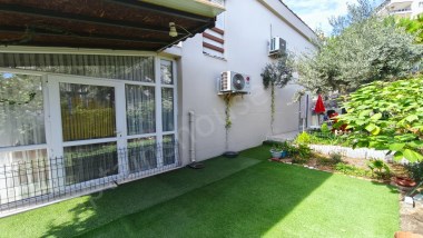 Kuşadası Merkezde, Satılık, 3+1, Bahçeli Villa