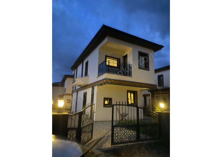 250m² 2+1 AYRIK NİZAM VİLLA !
