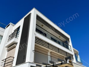 2+1 Wohnung im Obergeschoss mit Meerblick in Bitez Asarlık