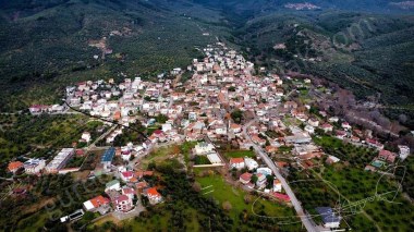 Öğretmenim Emlaktan Edremit KIZILKEÇİLİ KÖYÜNDE KÖY KENARI SATILIK ARSA 432 m2 % 40 İMARLI 