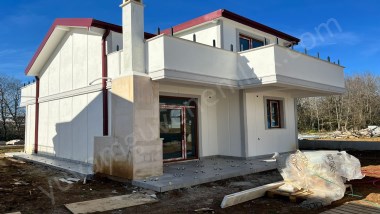 Kandıra Cebeci’de Havuzlu Site İçinde 3+1 Bahçeli Dubleks Villa – Denize Yakın