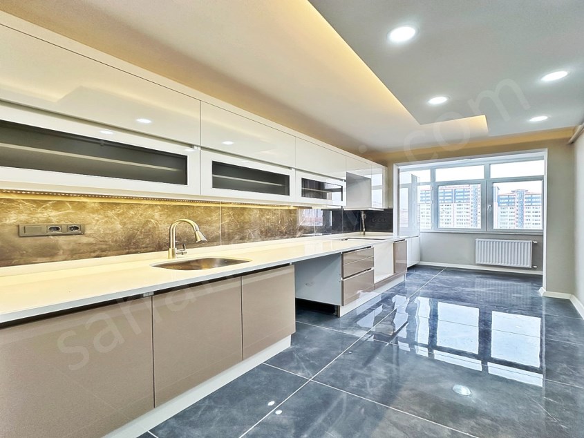 HAVUZLU GÜVENLİKLİ SİTE İÇİNDE 150 M2 3+1 ACİL SATILIK DAİRE