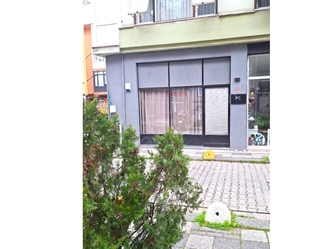 ACIBADEMDE 1+1 SATILIK DÜKKAN, 2 CEPHELİ DEPOLU İŞYERİ CADDEYE 50 METRE MESAFEDE