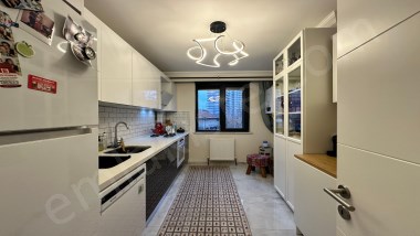 KADIKÖY DE YENİ BİNADA 2+1 ARA KAT DAİRE