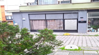 ACIBADEMDE 1+1 SATILIK DÜKKAN, 2 CEPHELİ DEPOLU İŞYERİ CADDEYE 50 METRE MESAFEDE